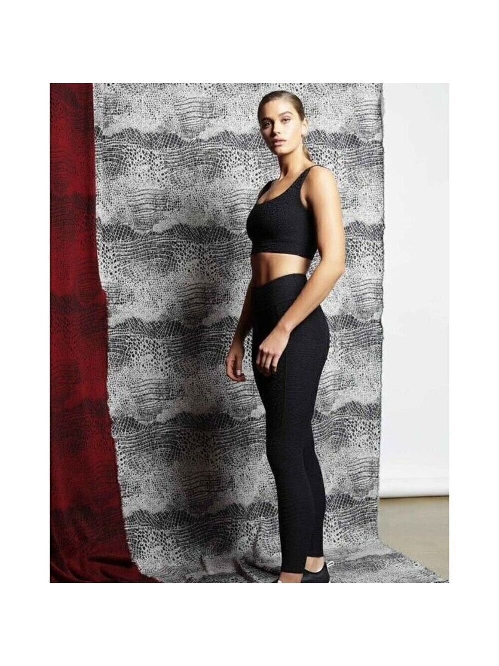 TWENTY Montreal BNWOT Womens "Caimen" Crocodile Legging size Medium NEW Active